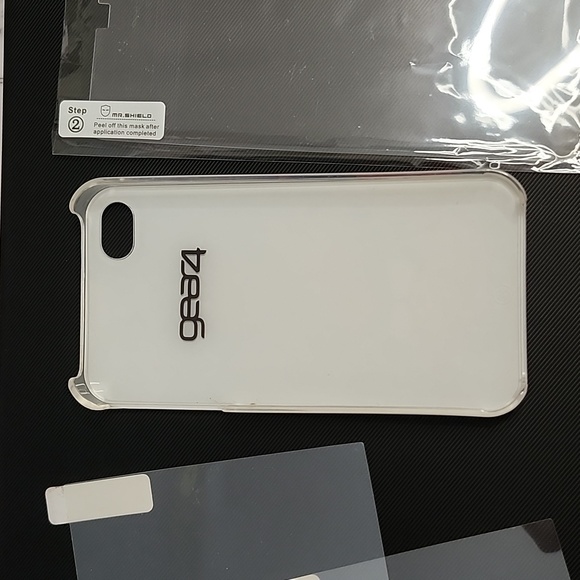 ANGRY BIRD gear4 iphone 4s/4 case with various screen protectors - Picture 3 of 16